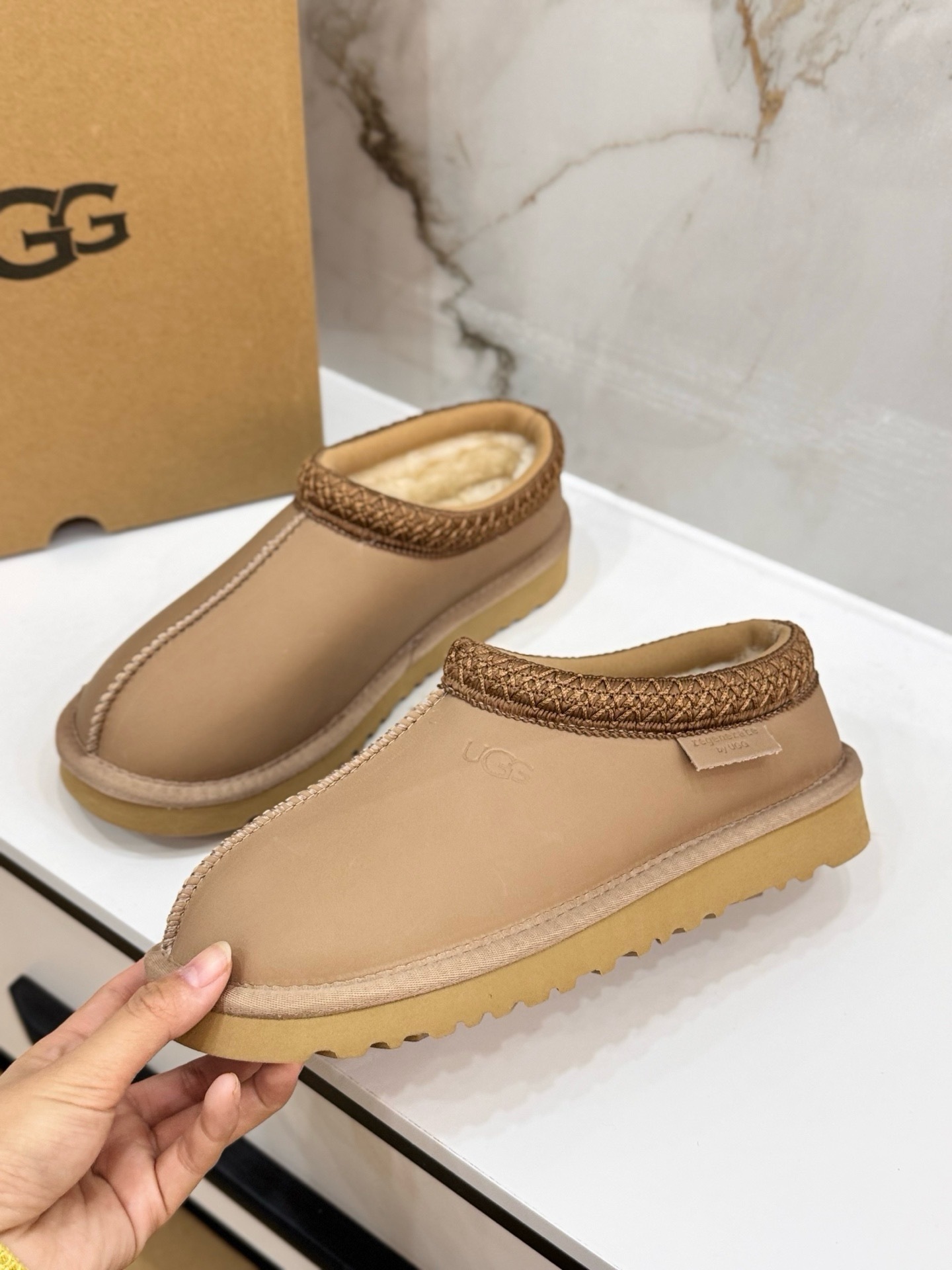 41.07 UGG ZT9892 gallery