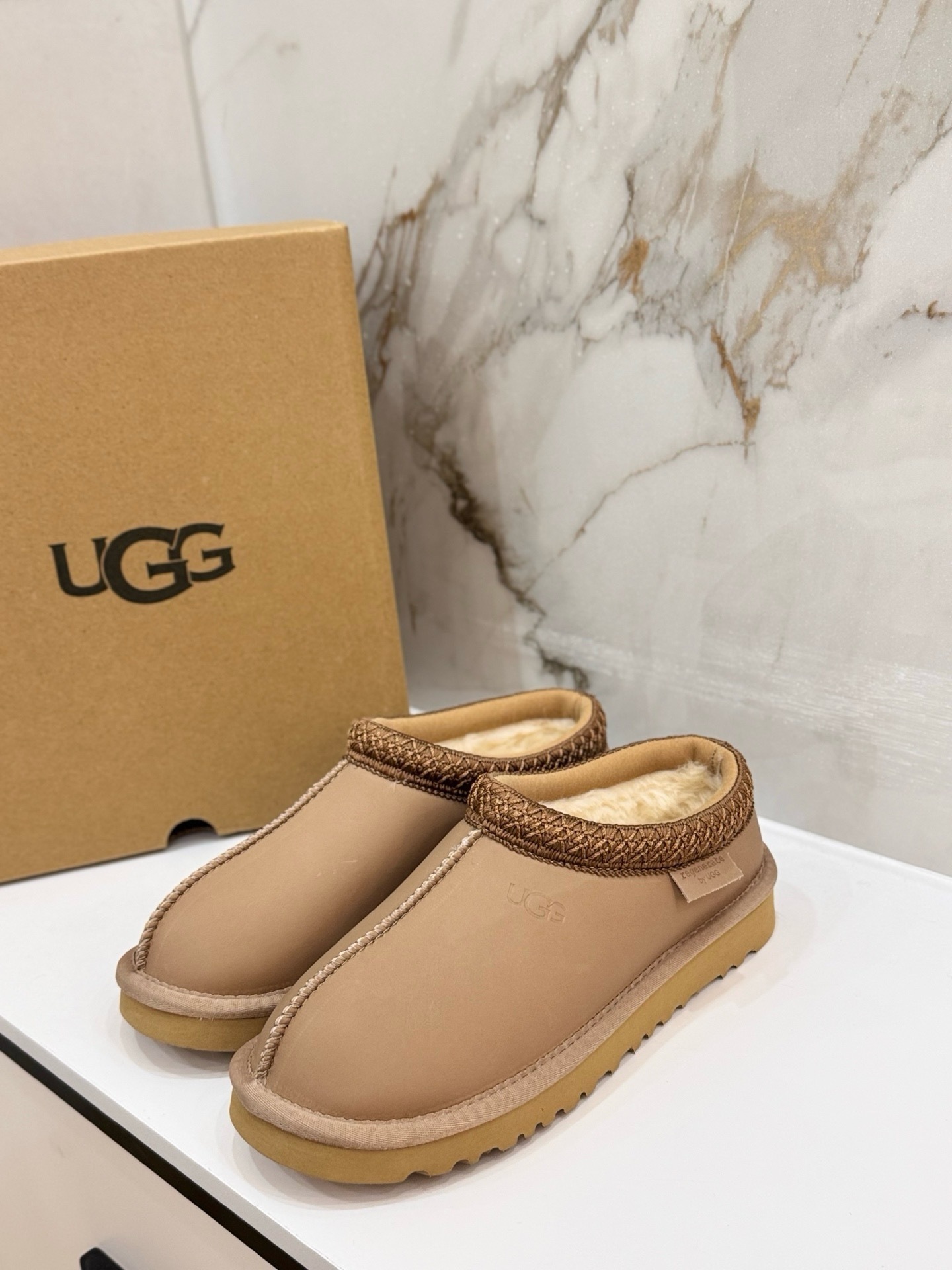 41.07 UGG ZT9892 gallery