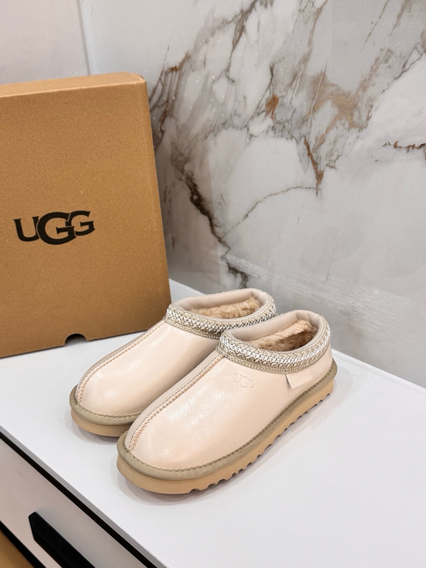 41.07 UGG ZT9892 gallery