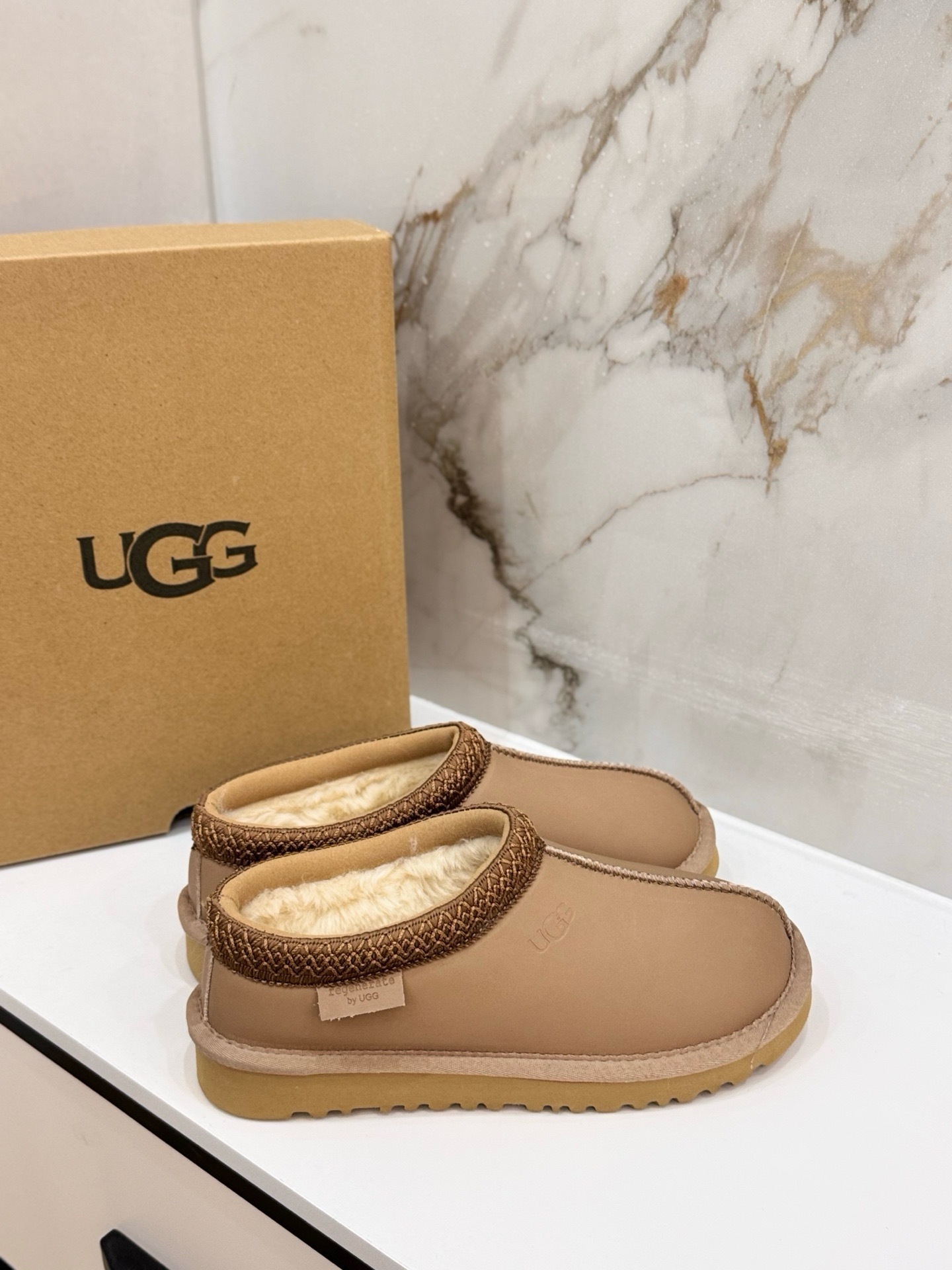 41.07 UGG ZT9892 gallery