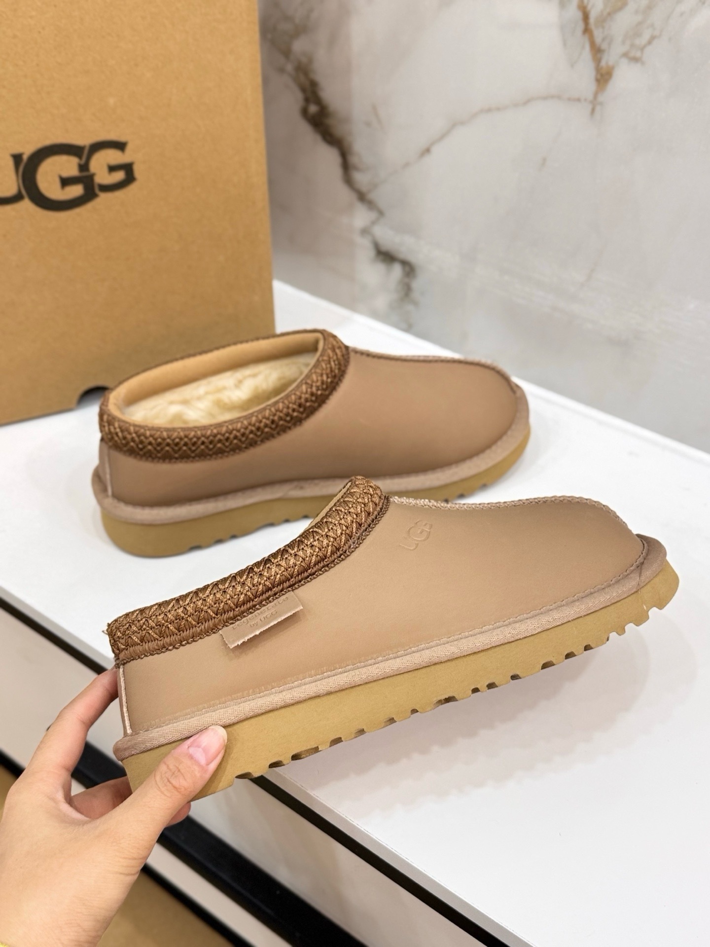 41.07 UGG ZT9892 gallery