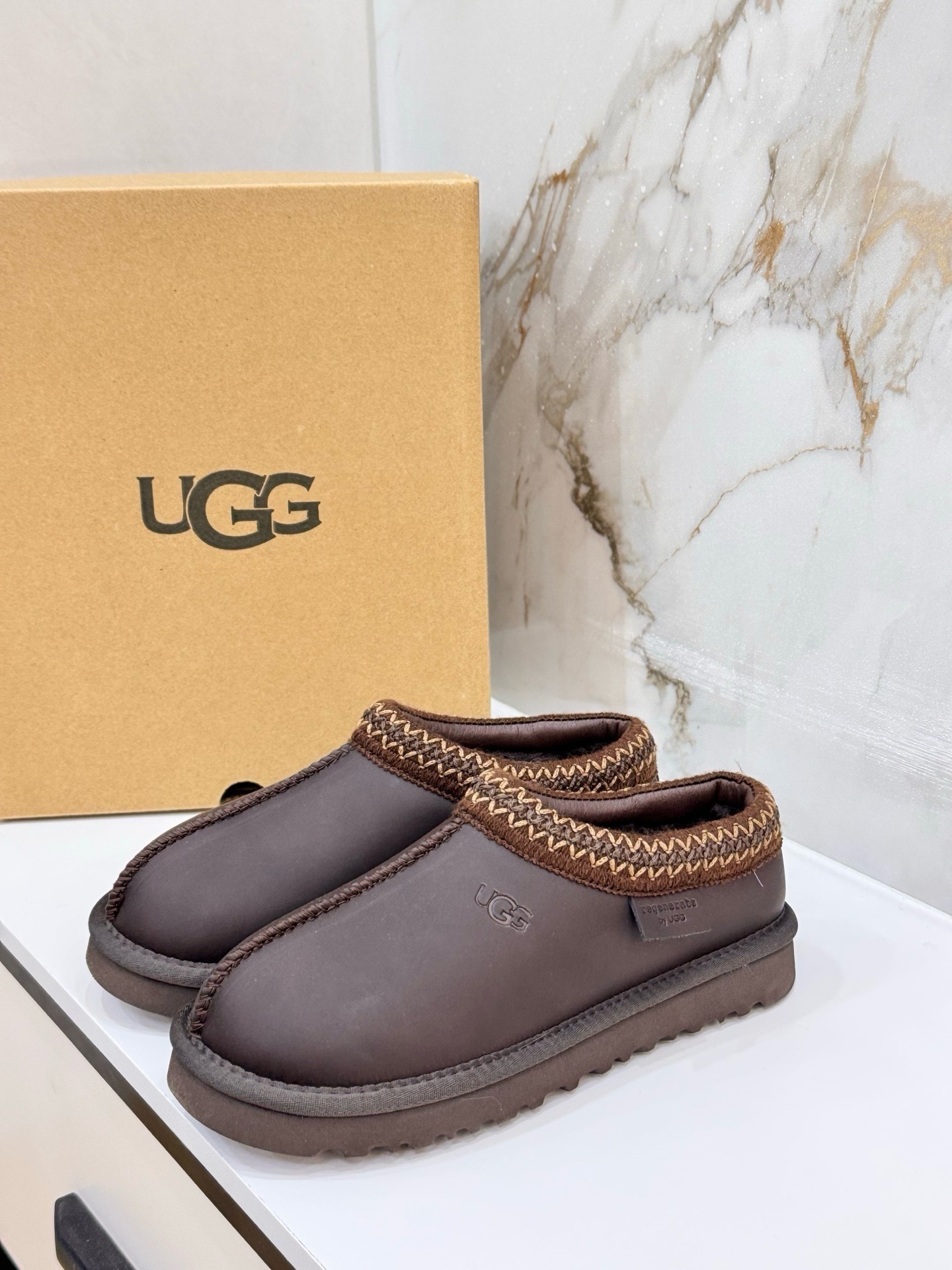 41.07 UGG ZT9892 gallery