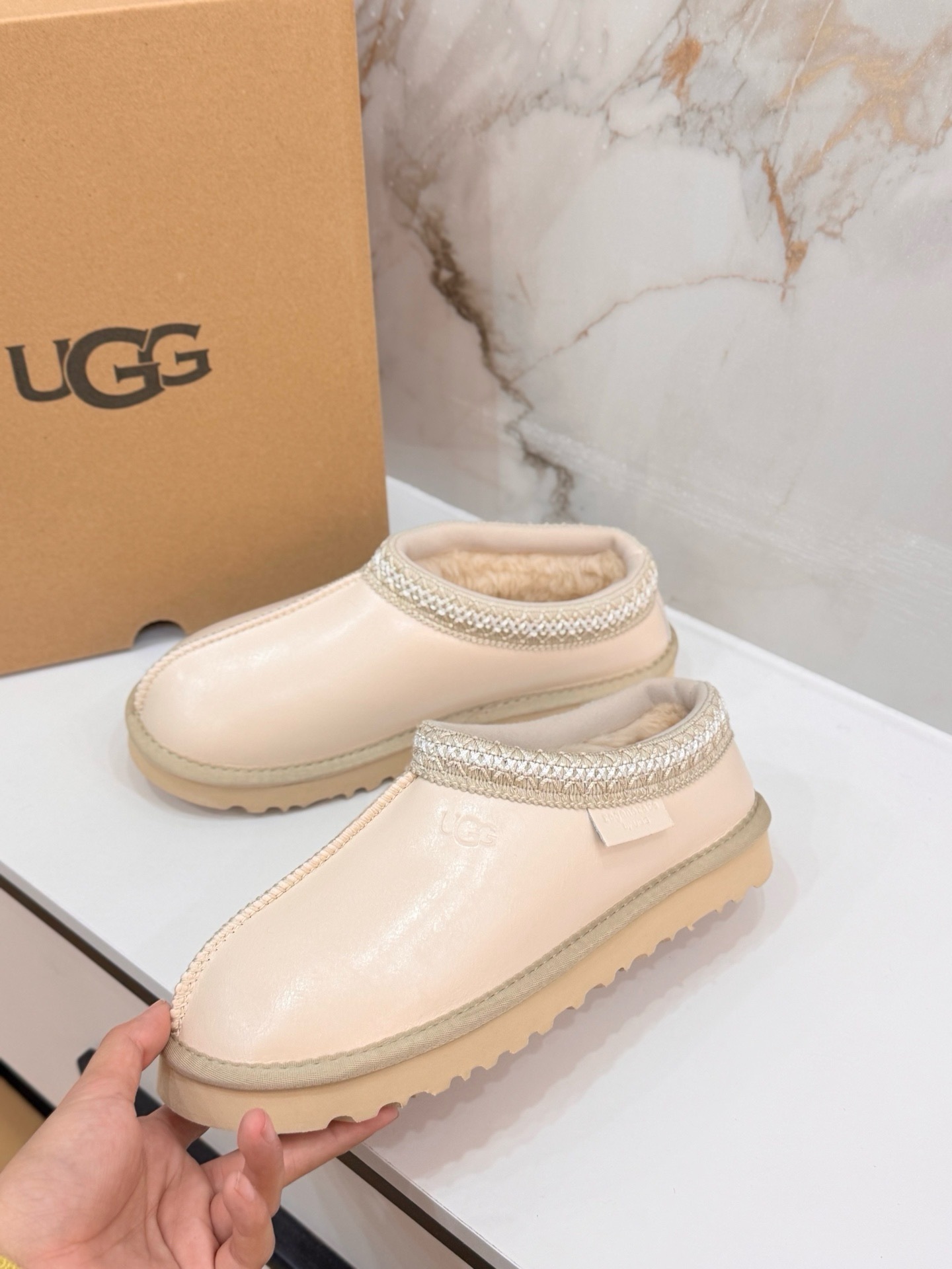 41.07 UGG ZT9892 gallery