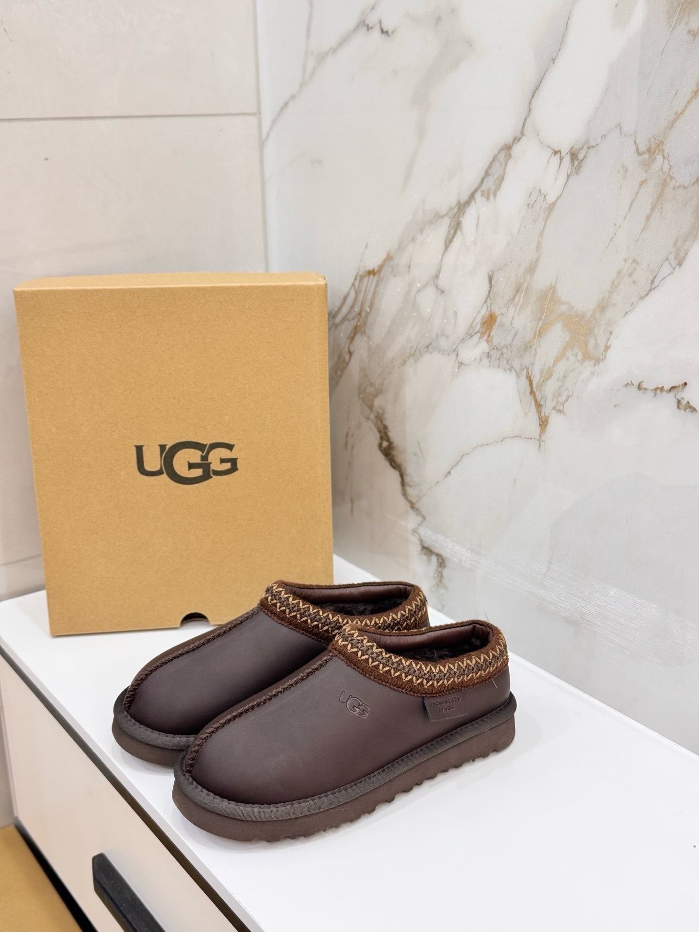 41.07 UGG ZT9892 gallery