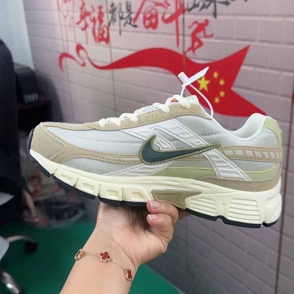 $54.76 NIKE ZT9637 gallery