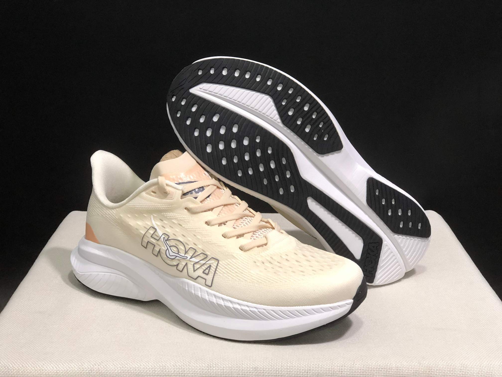 $57.14  Hoka HE8020 gallery