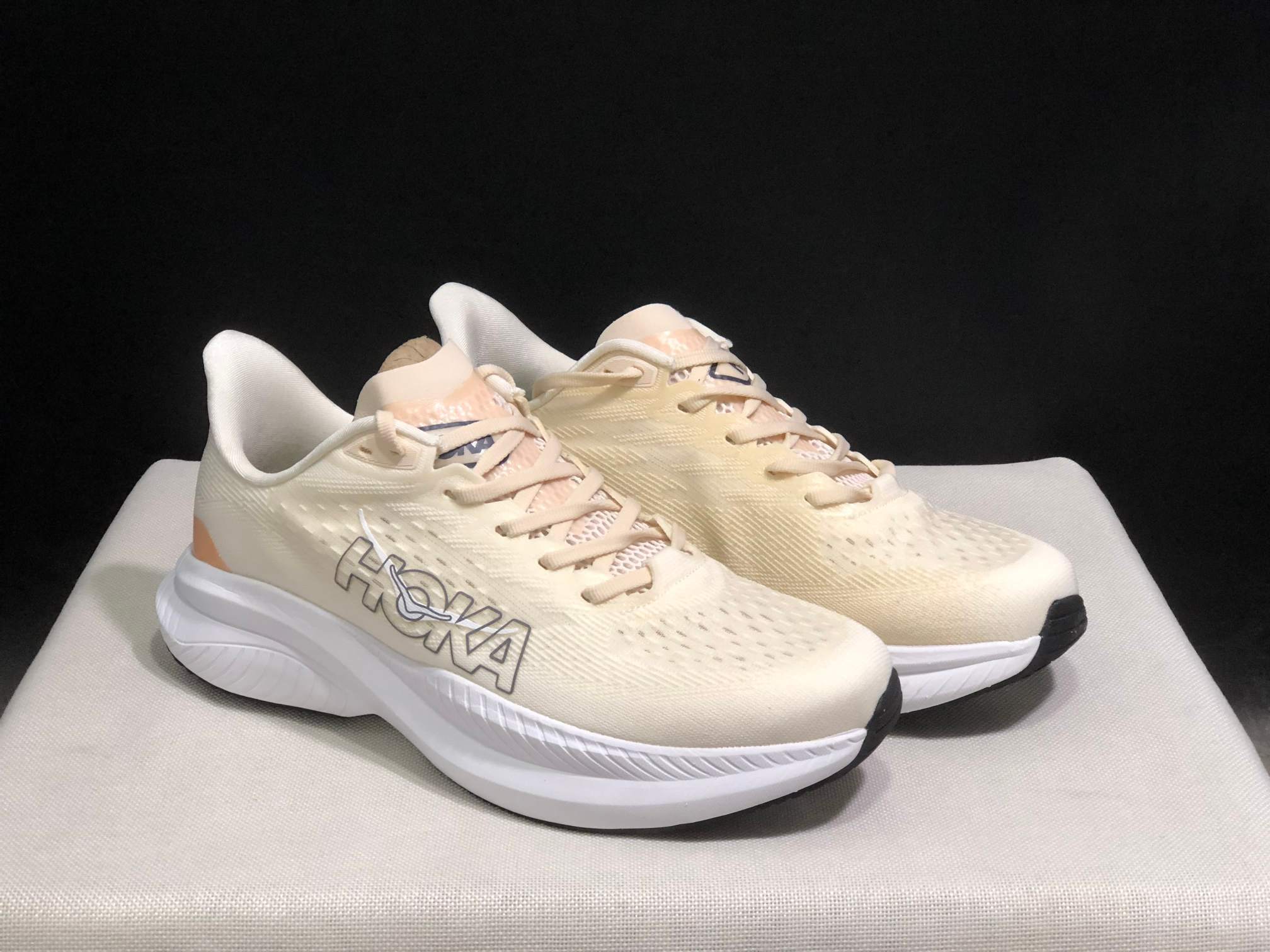 $57.14  Hoka HE8020 gallery