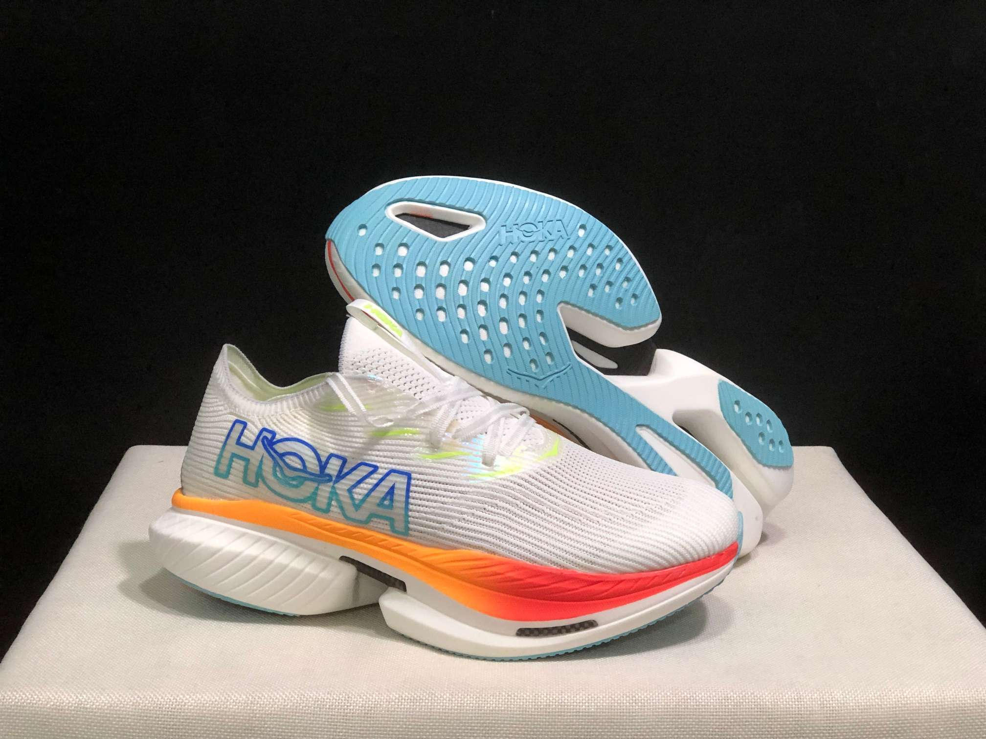 $57.14  Hoka HE8031 gallery