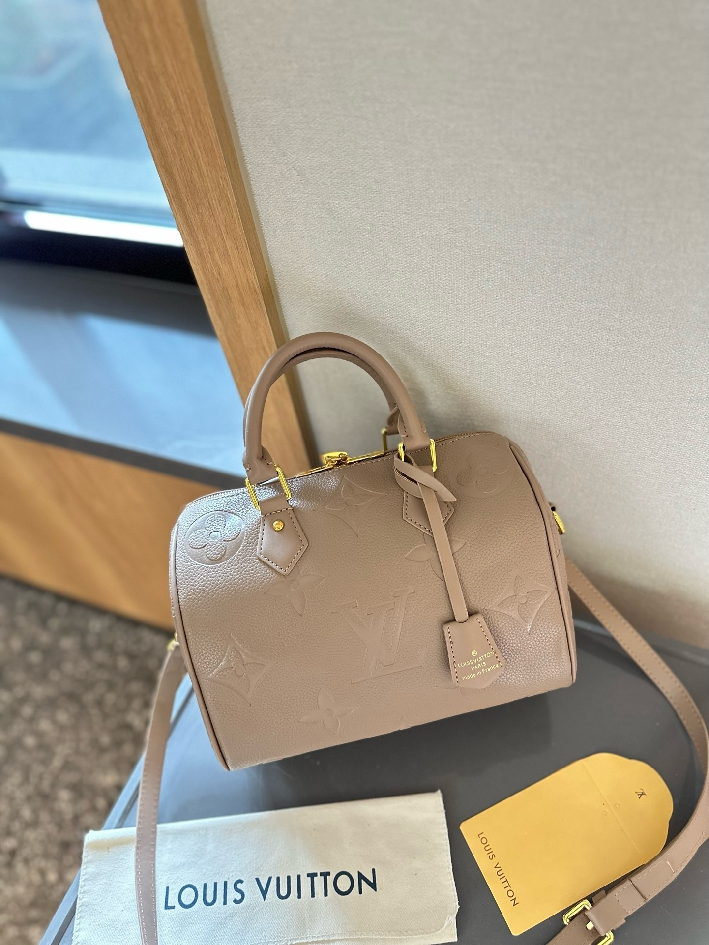 $64 LV ZT10226 gallery