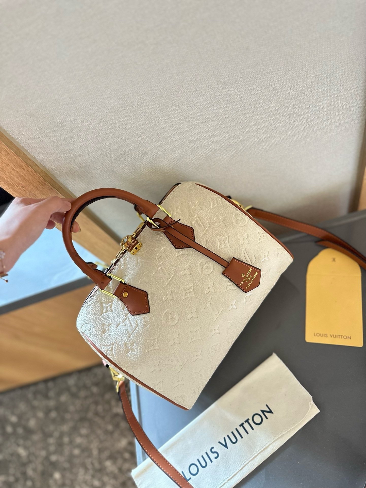 $64 LV ZT10226 gallery