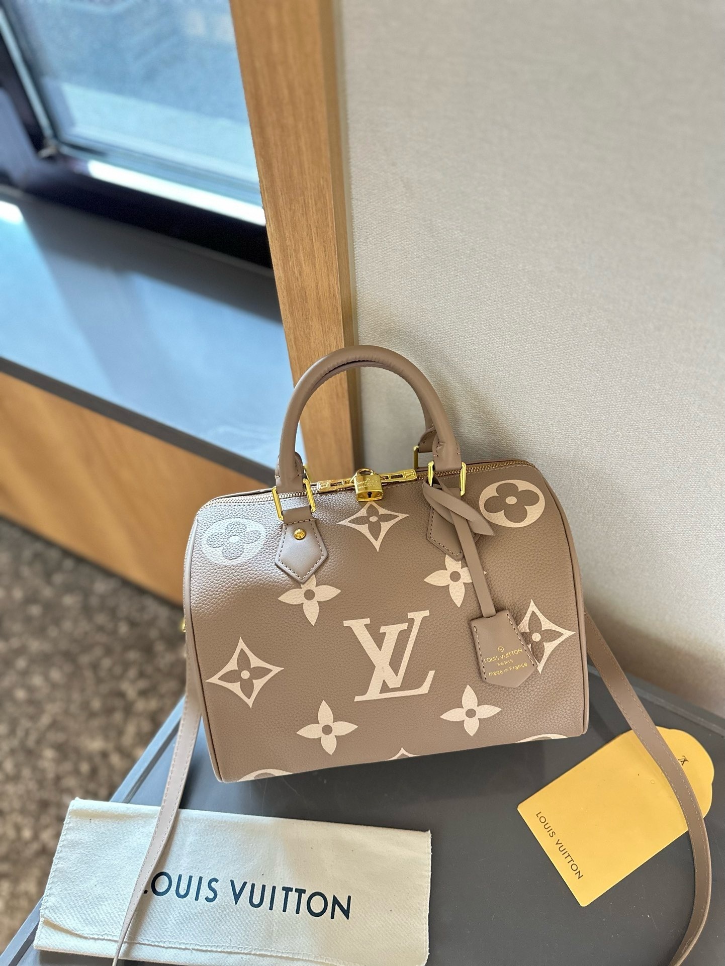 $64 LV ZT10226 gallery