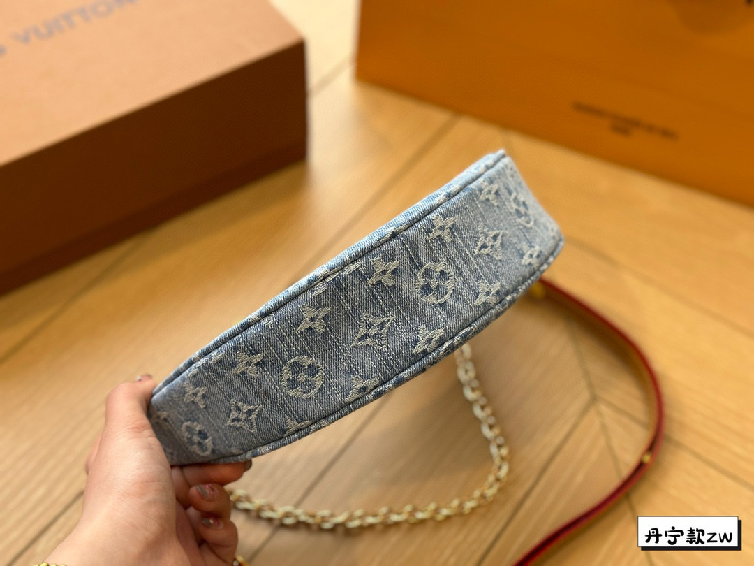 LV HE6429 $64 gallery