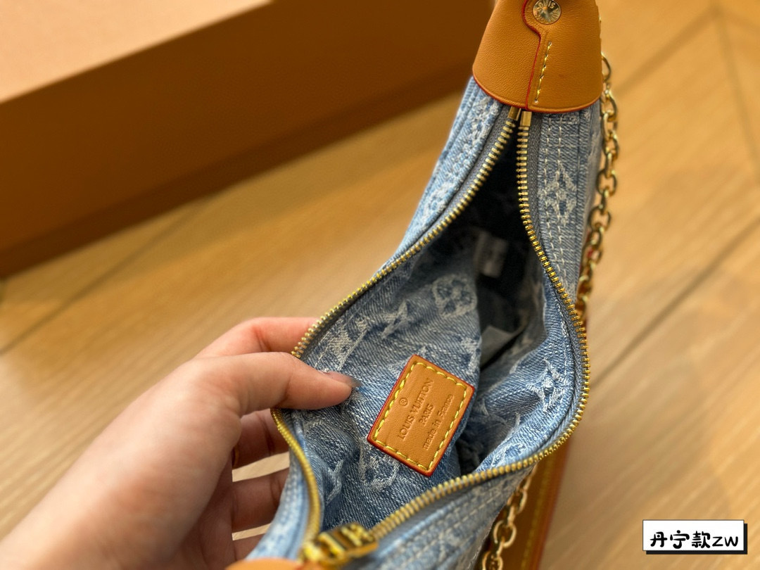 LV HE6429 $64 gallery