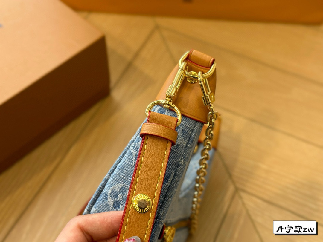 LV HE6429 $64 gallery