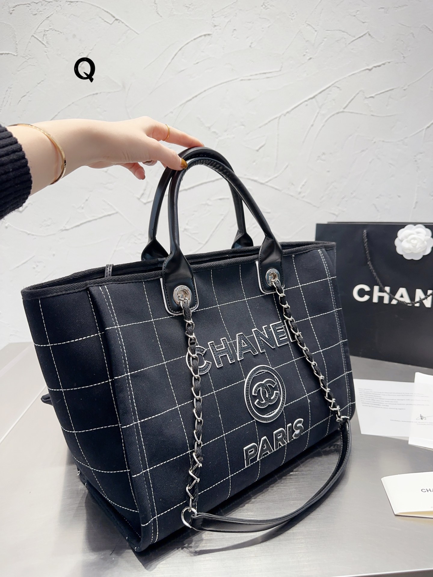 CC gallery