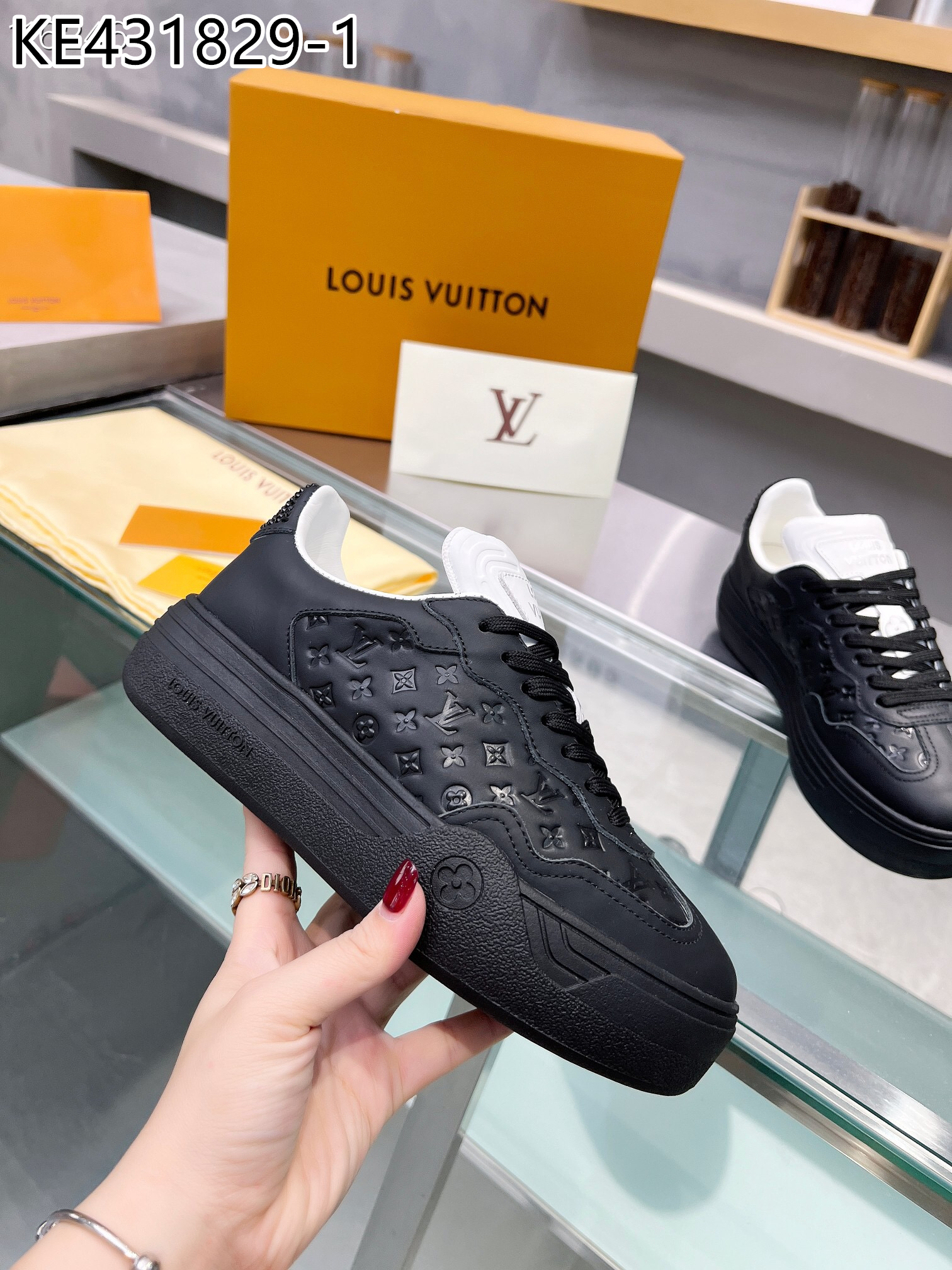 LV $101 gallery