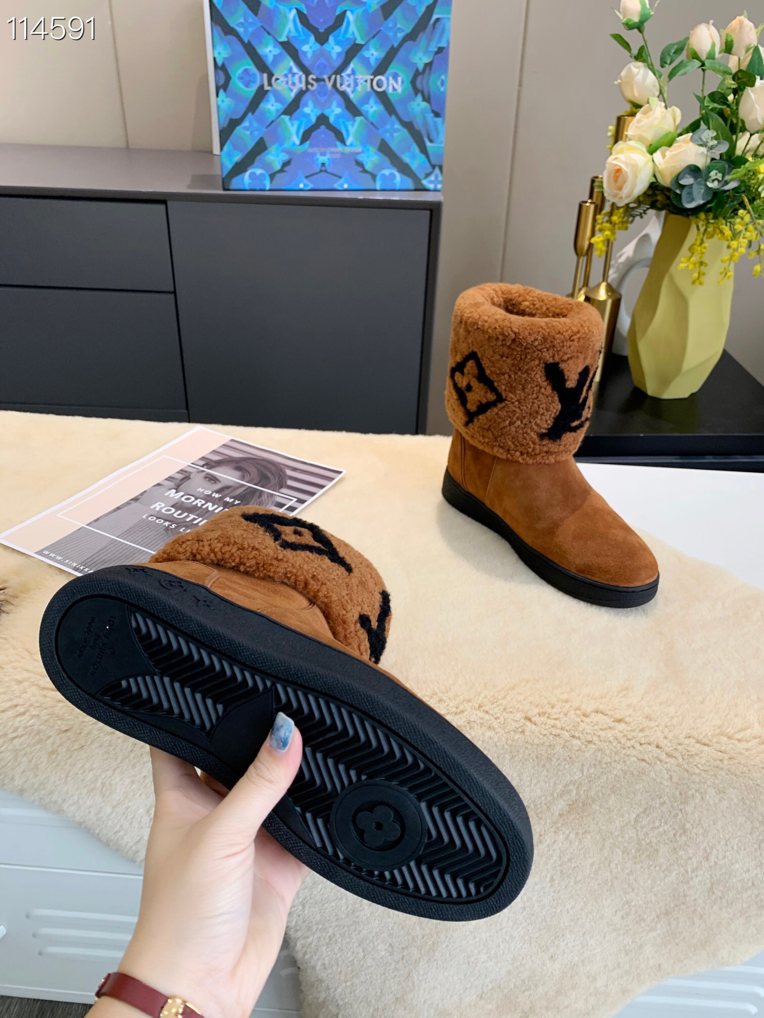 LV $125 gallery