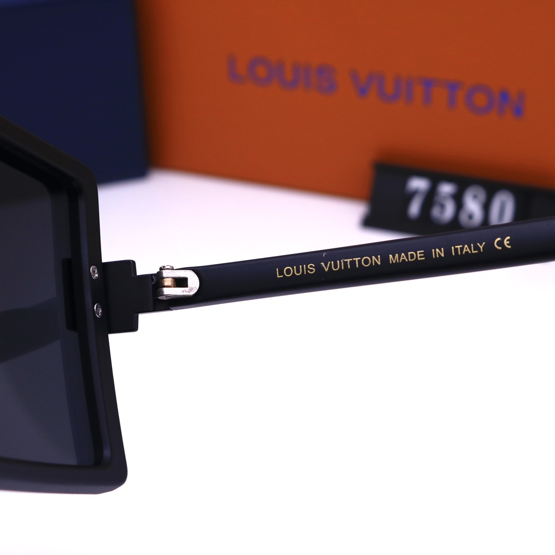 LV $21 gallery