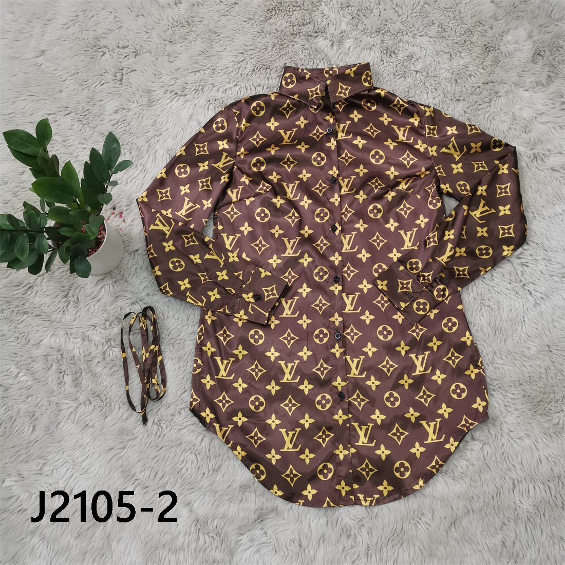 LV $21 gallery