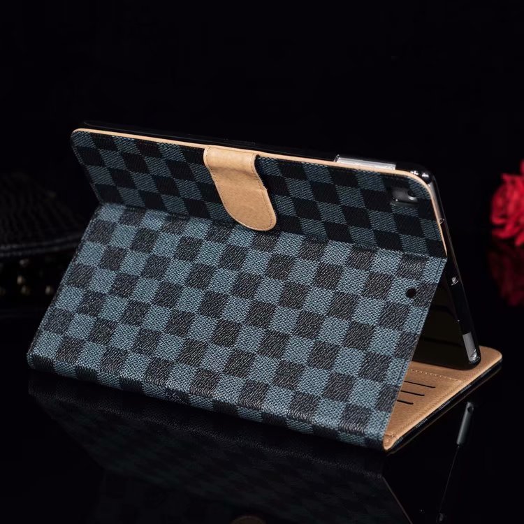 LV $26 gallery