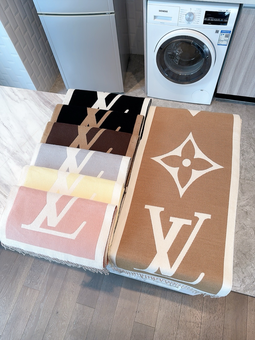 LV $26 gallery