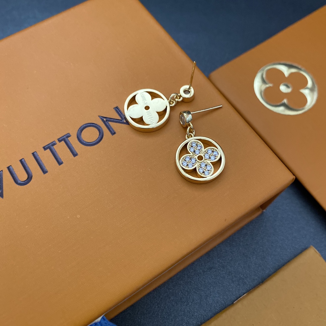 LV $26 gallery