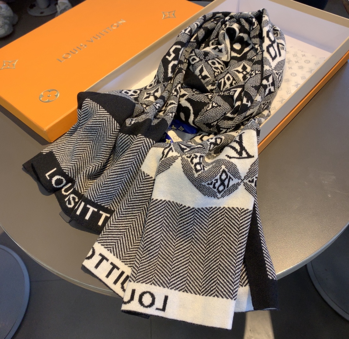 LV $27 gallery