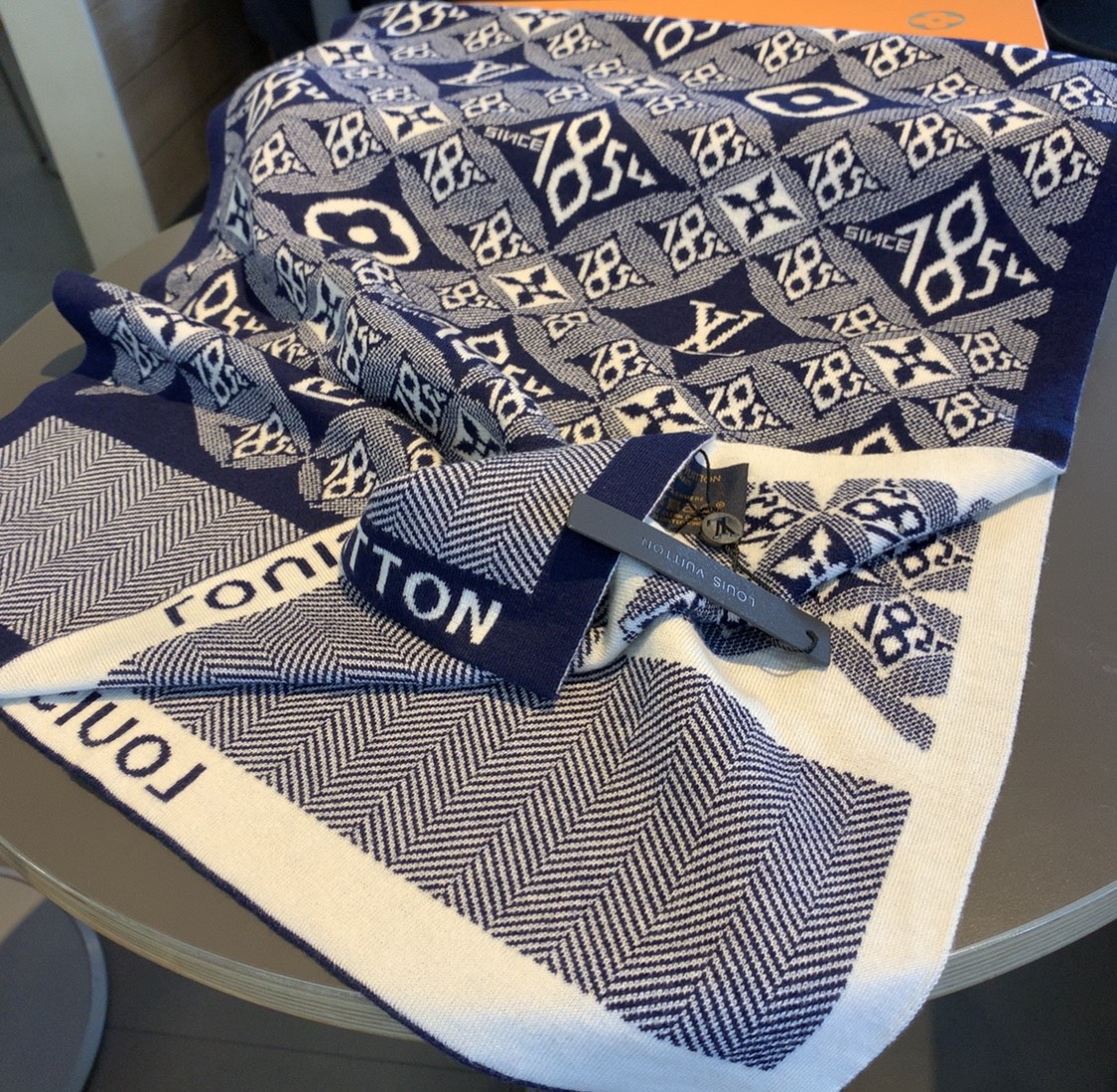 LV $27 gallery