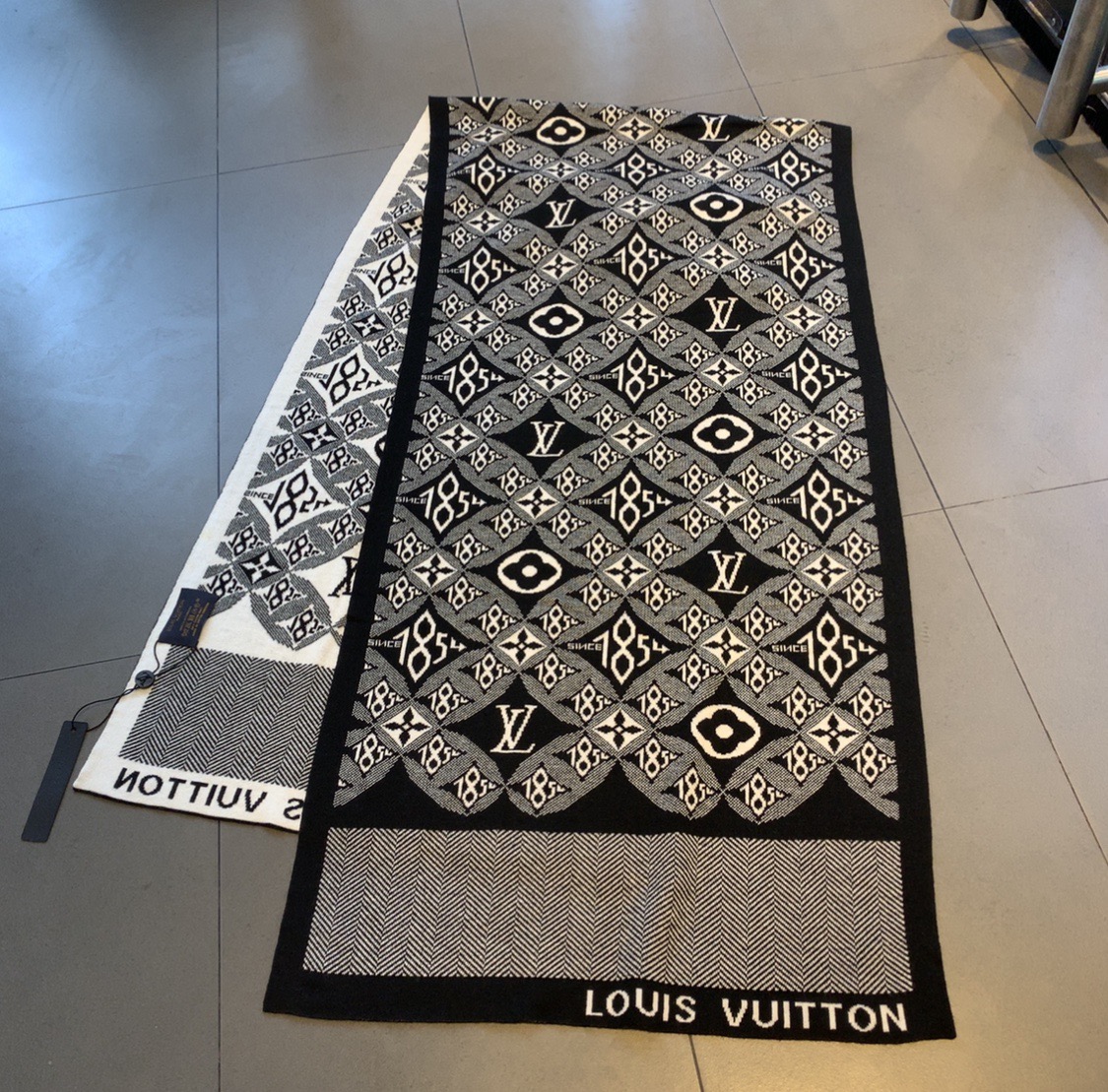 LV $27 gallery