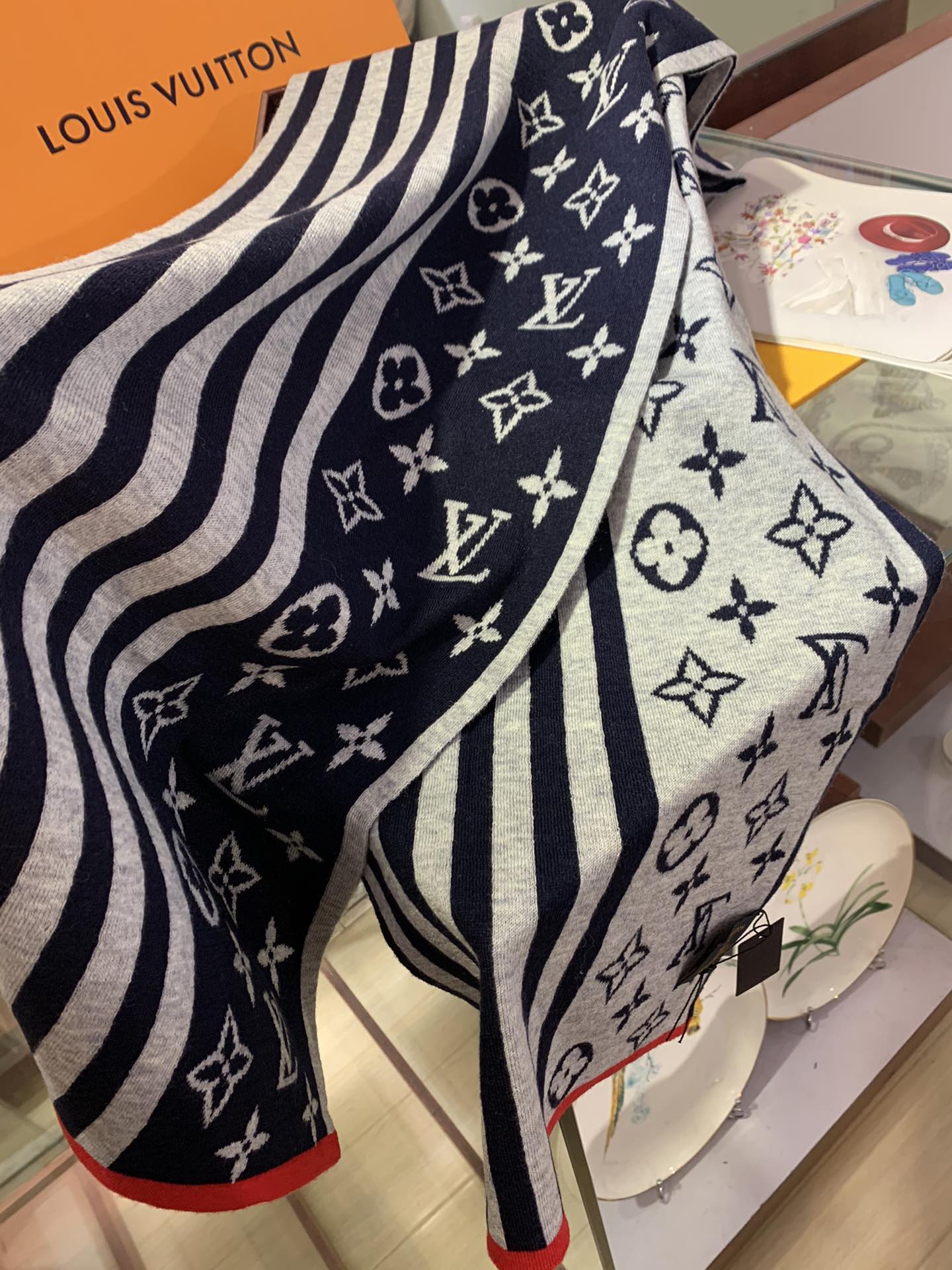 LV $27 gallery