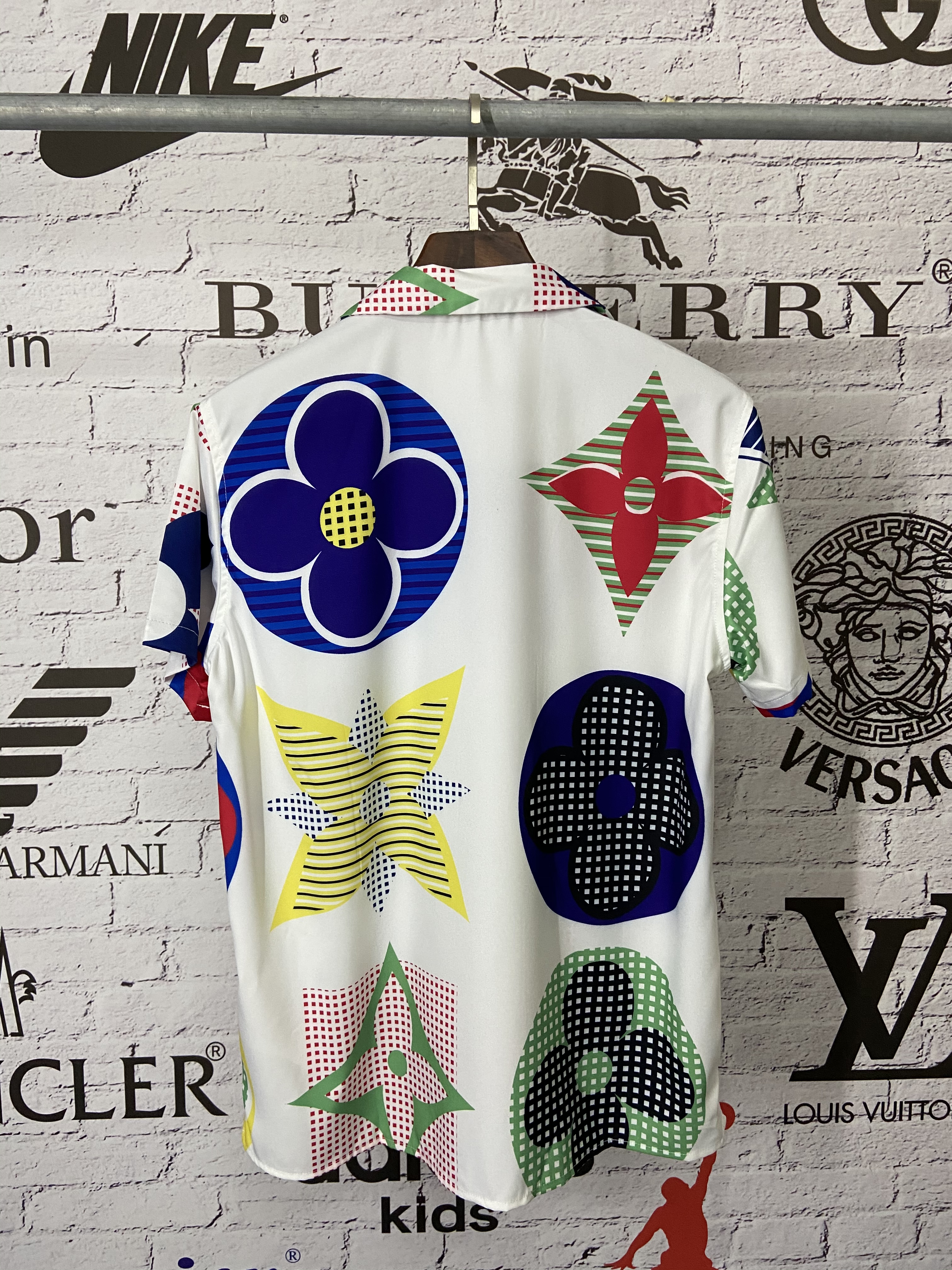 LV $28 gallery