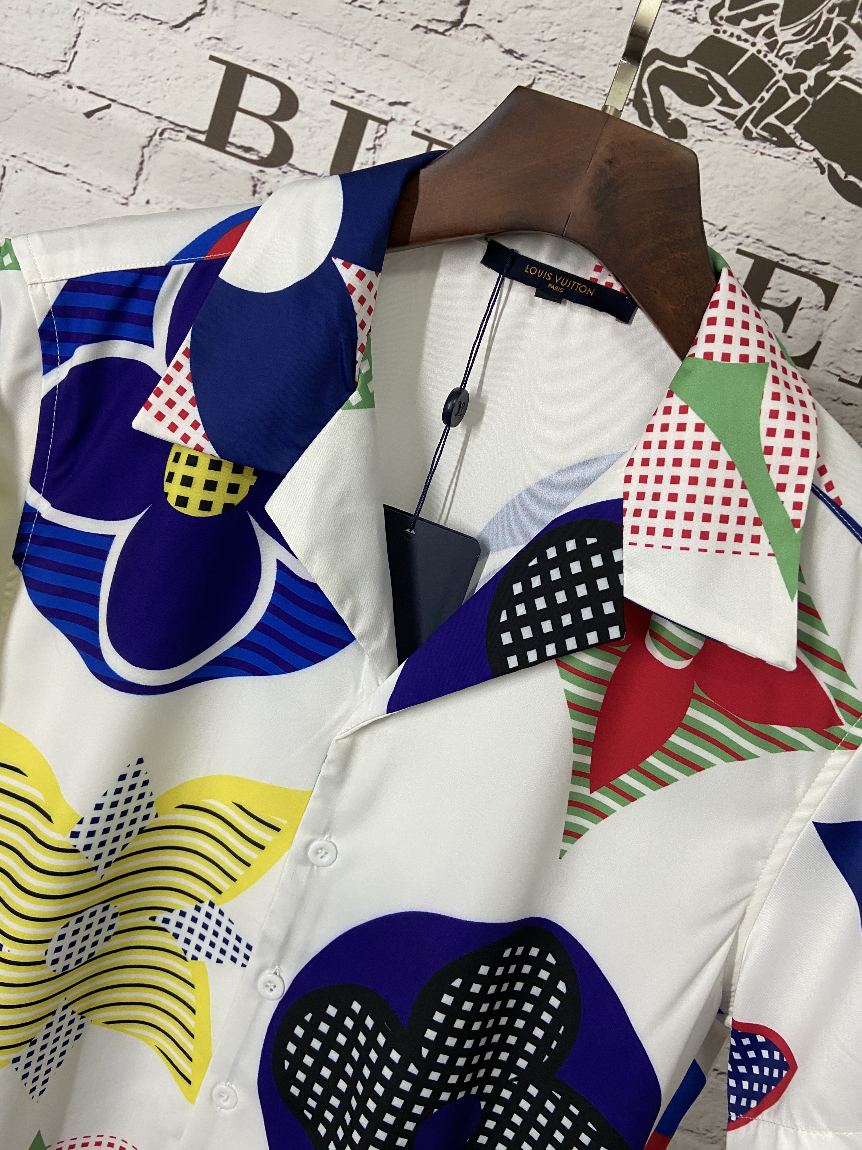 LV $28 gallery