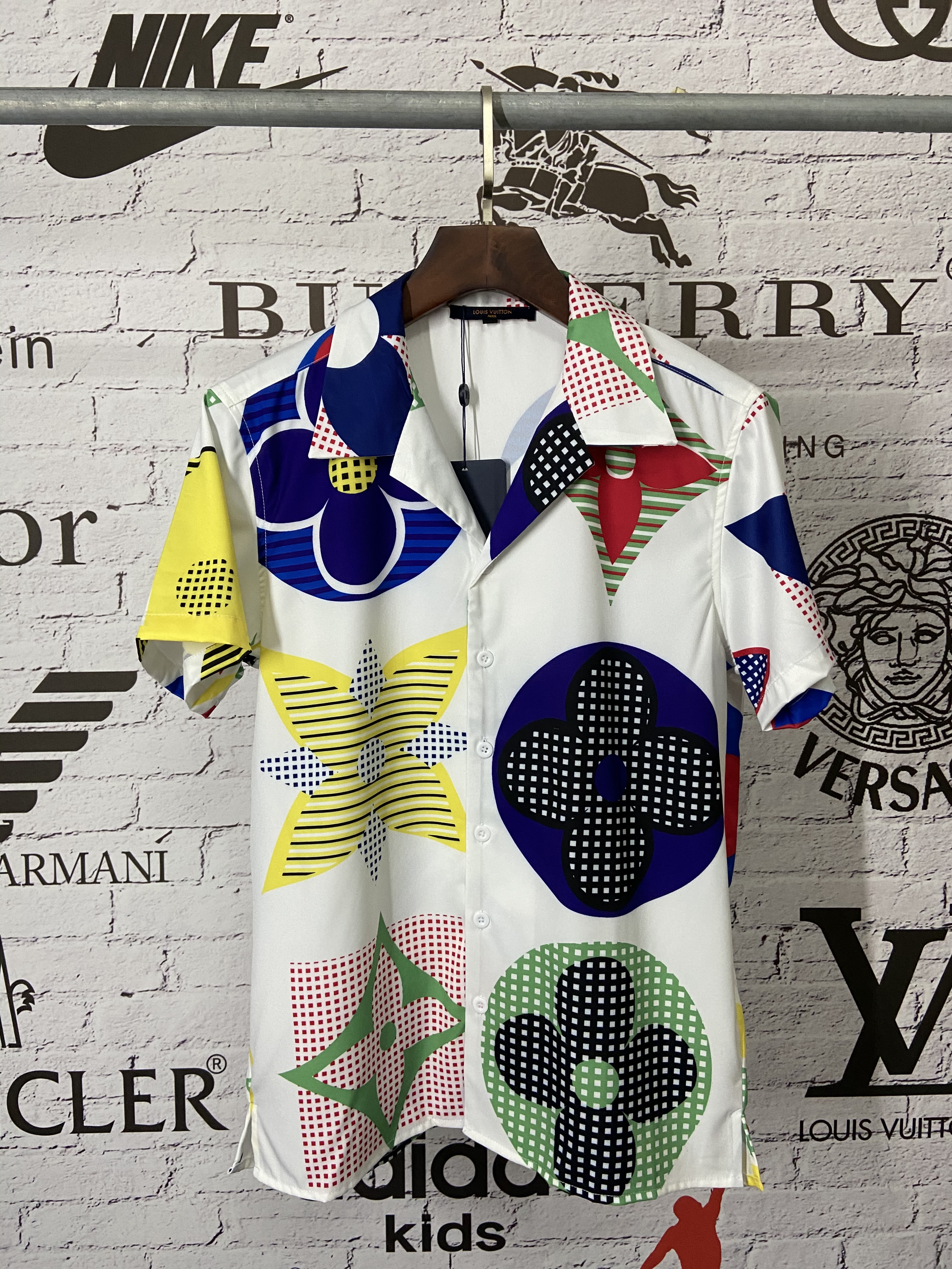 LV $28 gallery