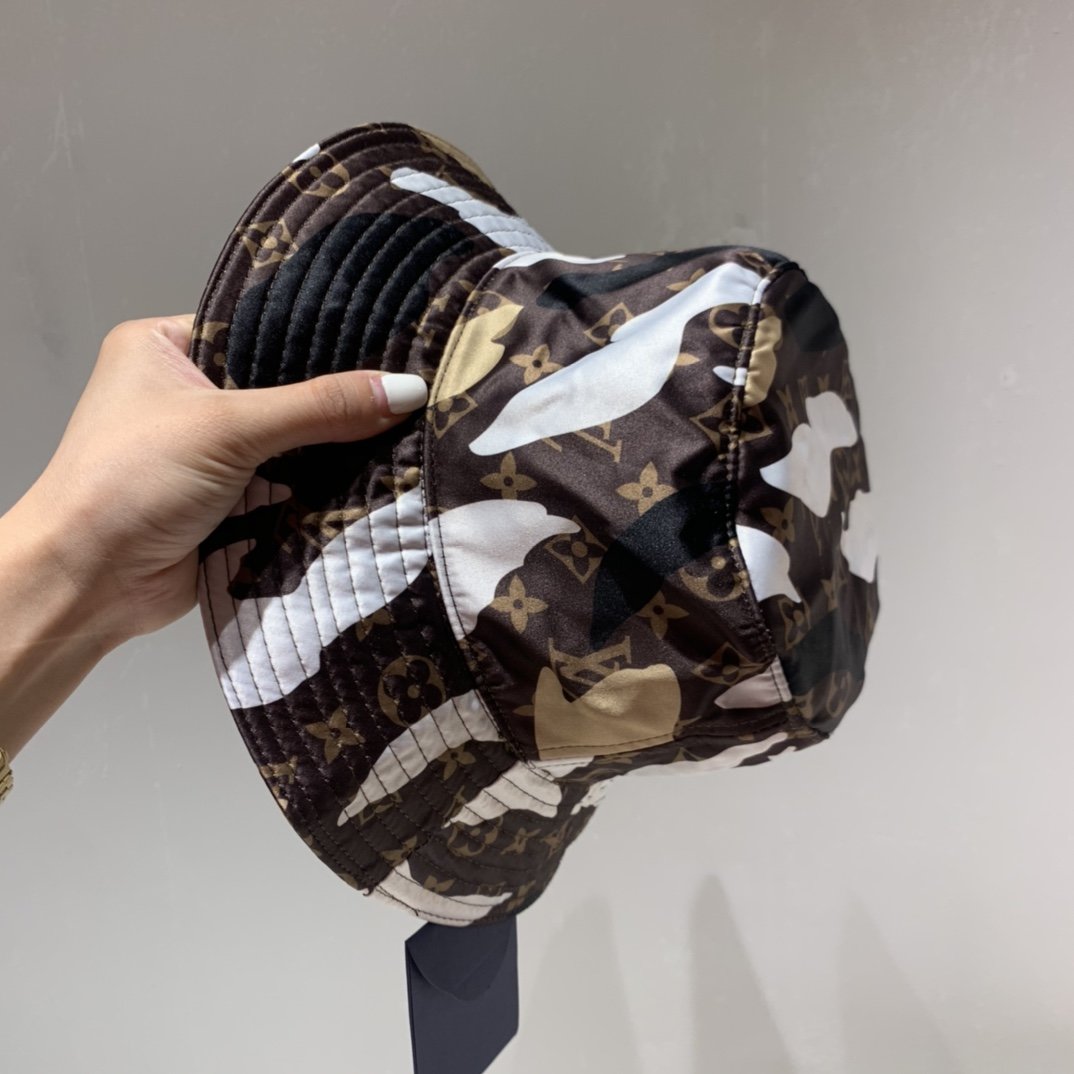 LV $28 gallery