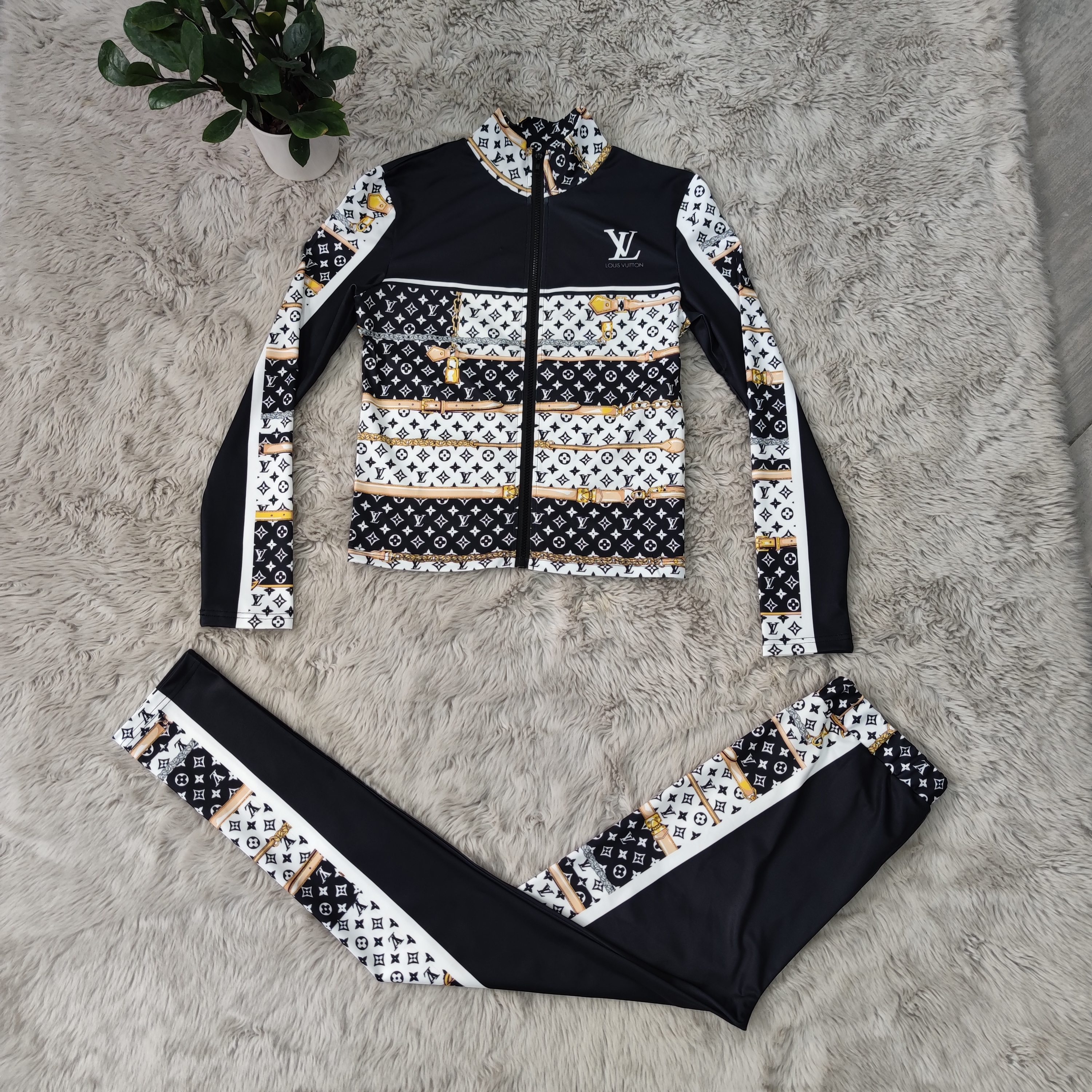 LV $28 gallery