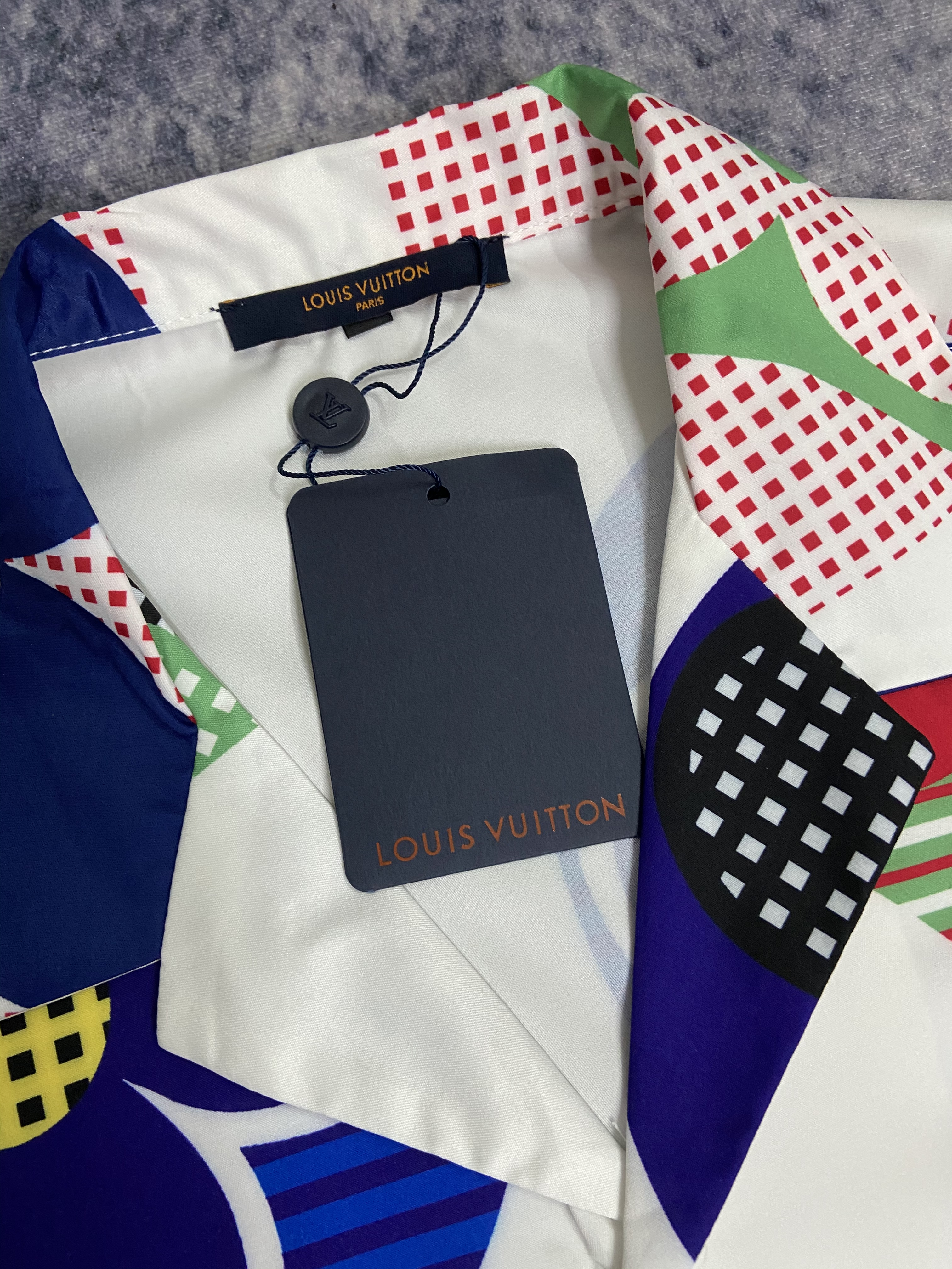 LV $28 gallery