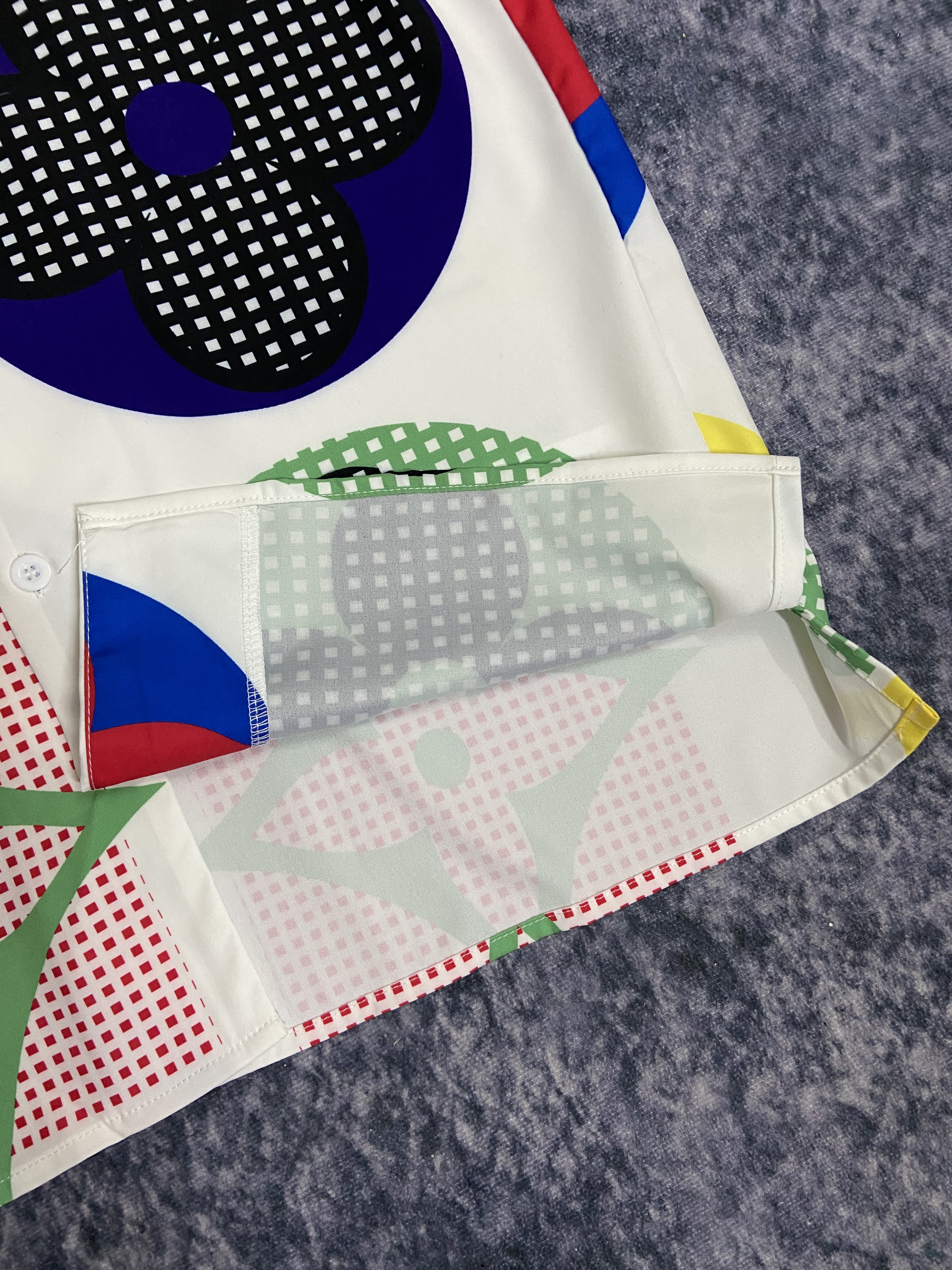 LV $28 gallery
