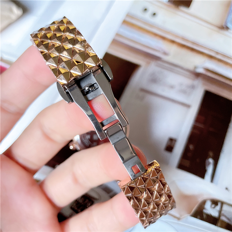 LV $28 gallery