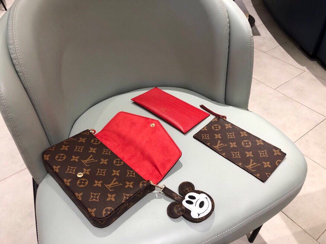 LV $44 gallery