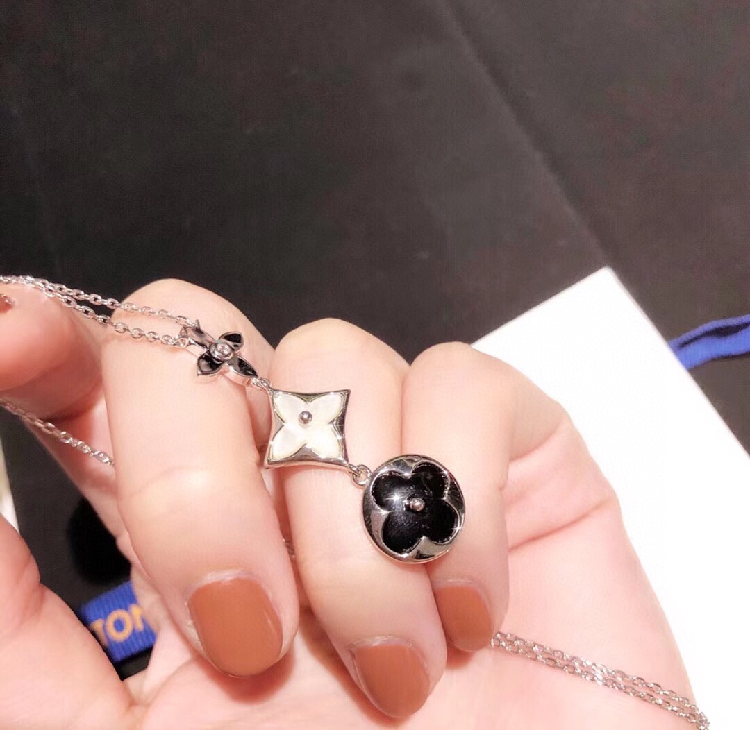 LV $44 gallery