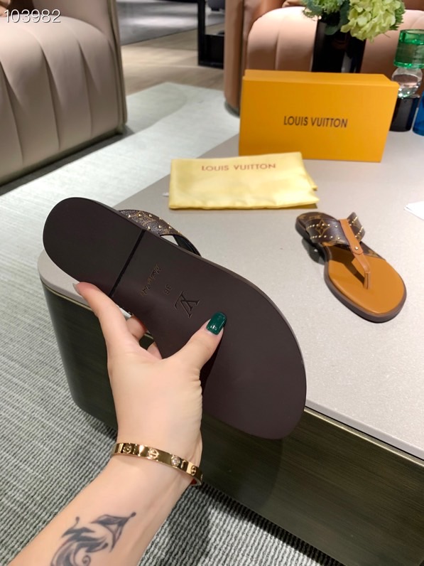 LV $50 gallery