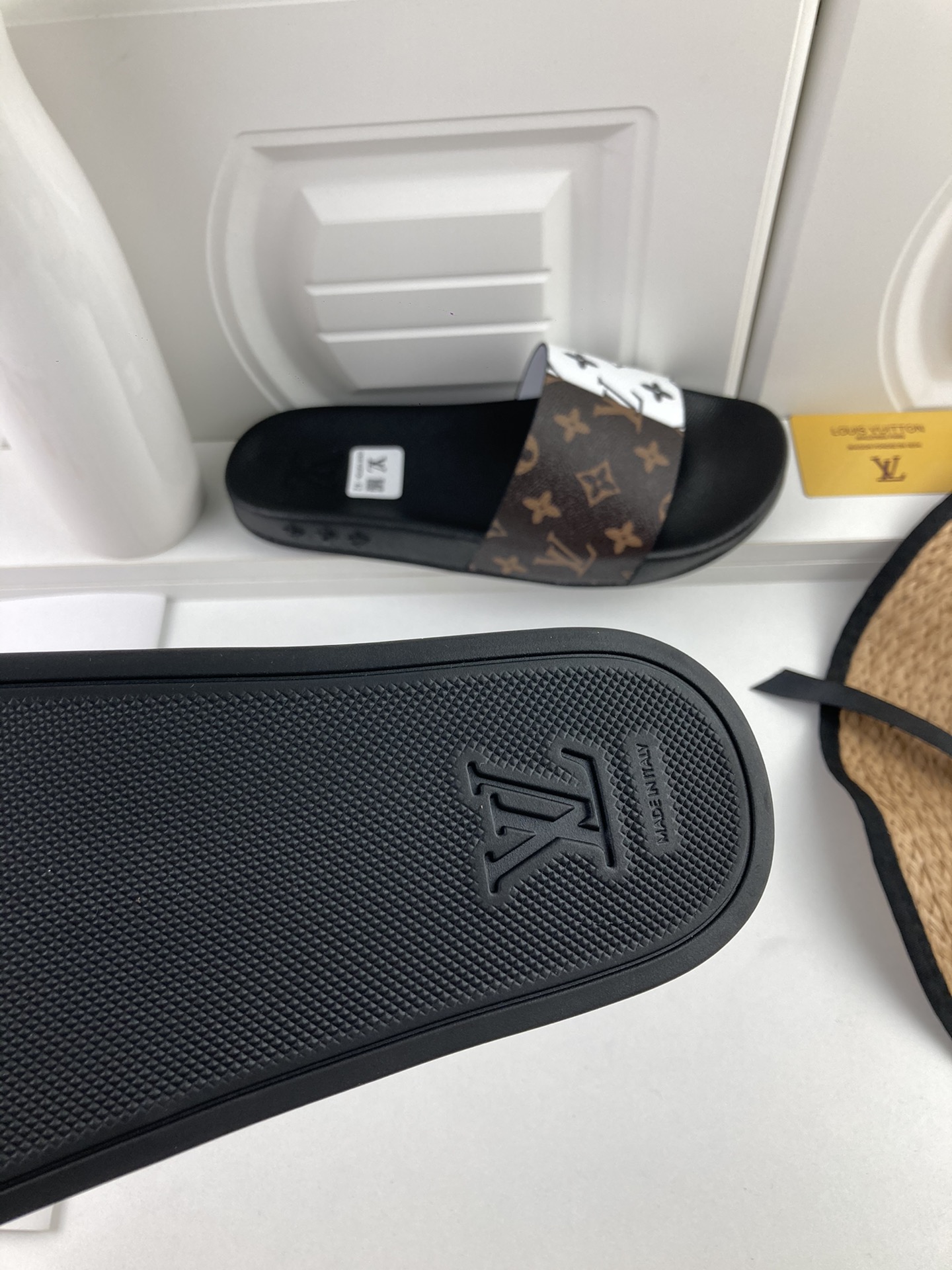 LV gallery