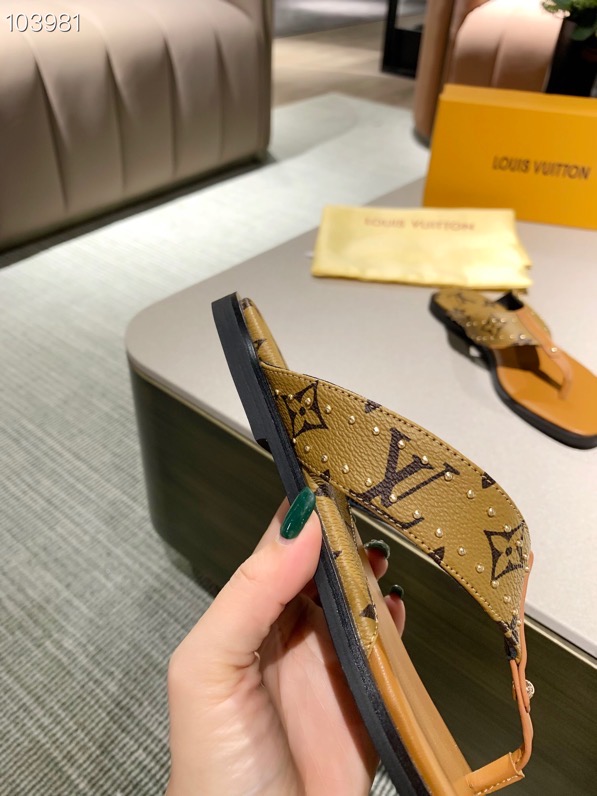 LV $50 gallery