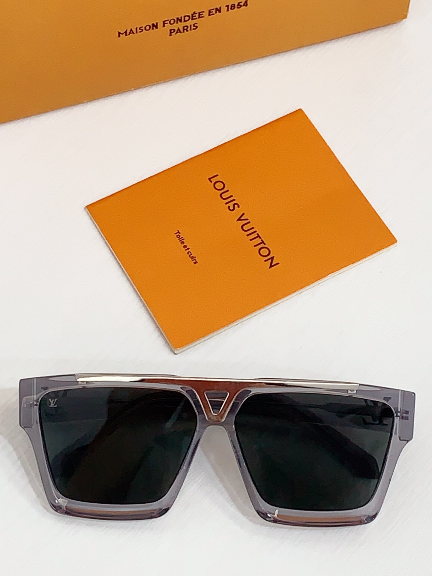 LV gallery