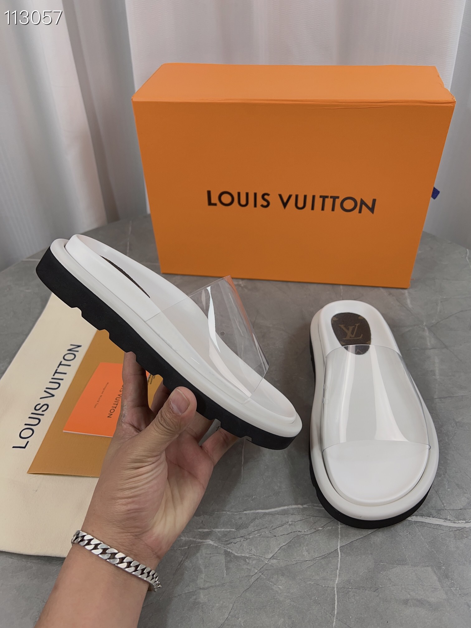 LV $61 gallery