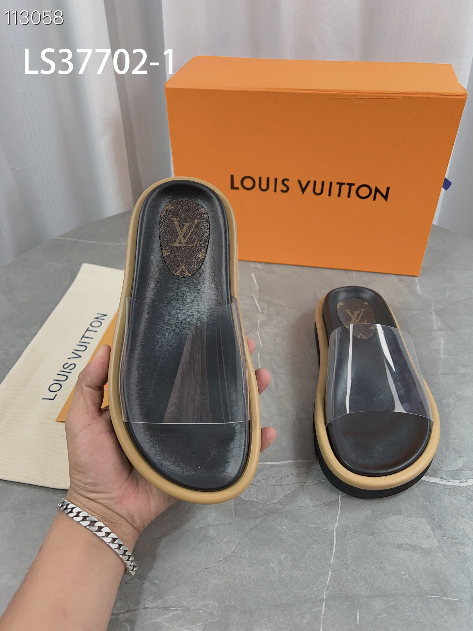 LV $61 gallery