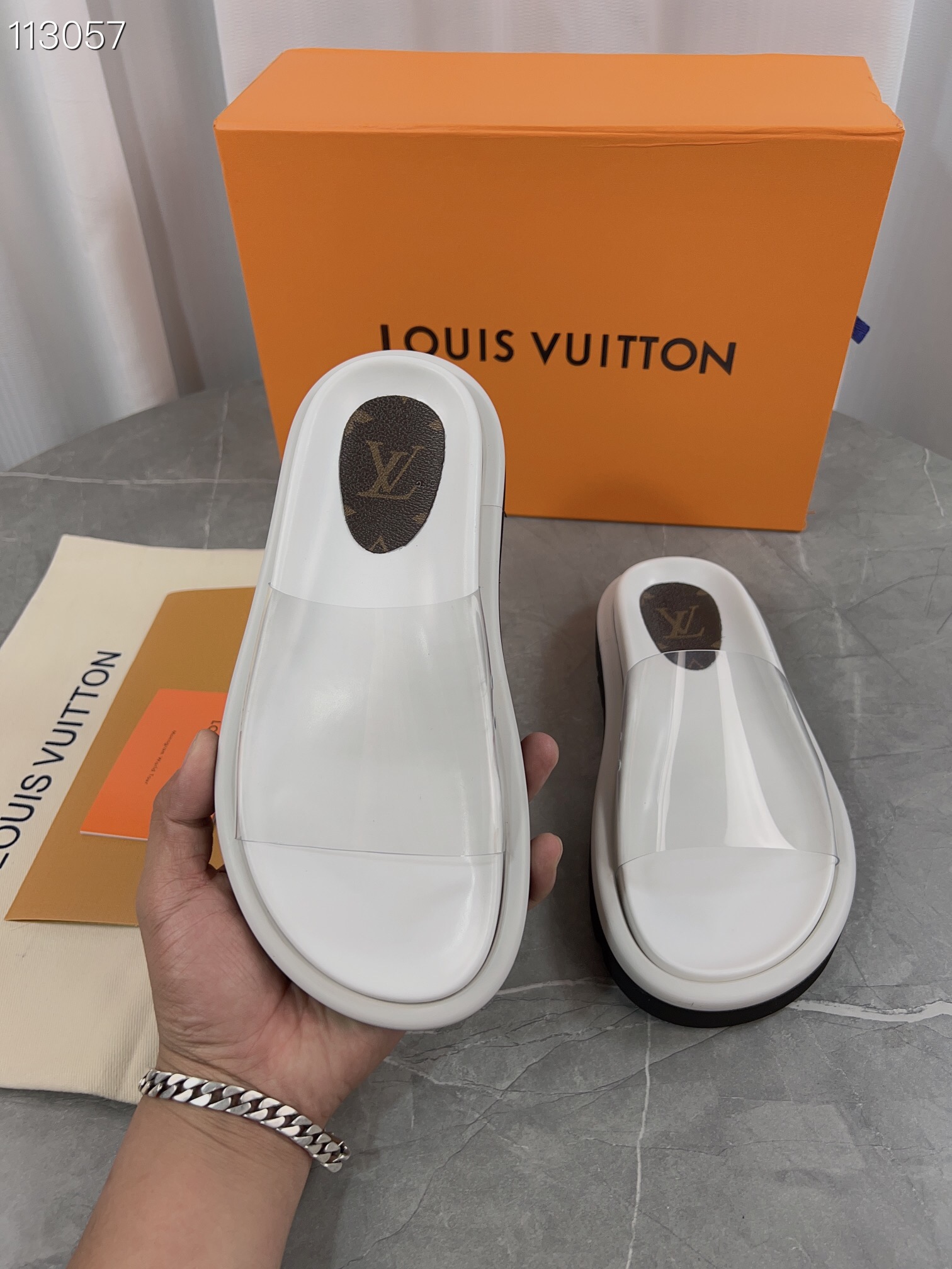 LV $61 gallery