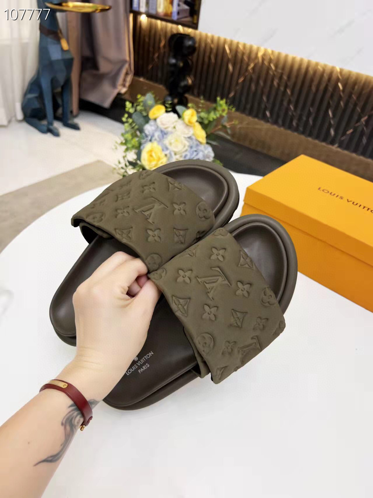 LV gallery