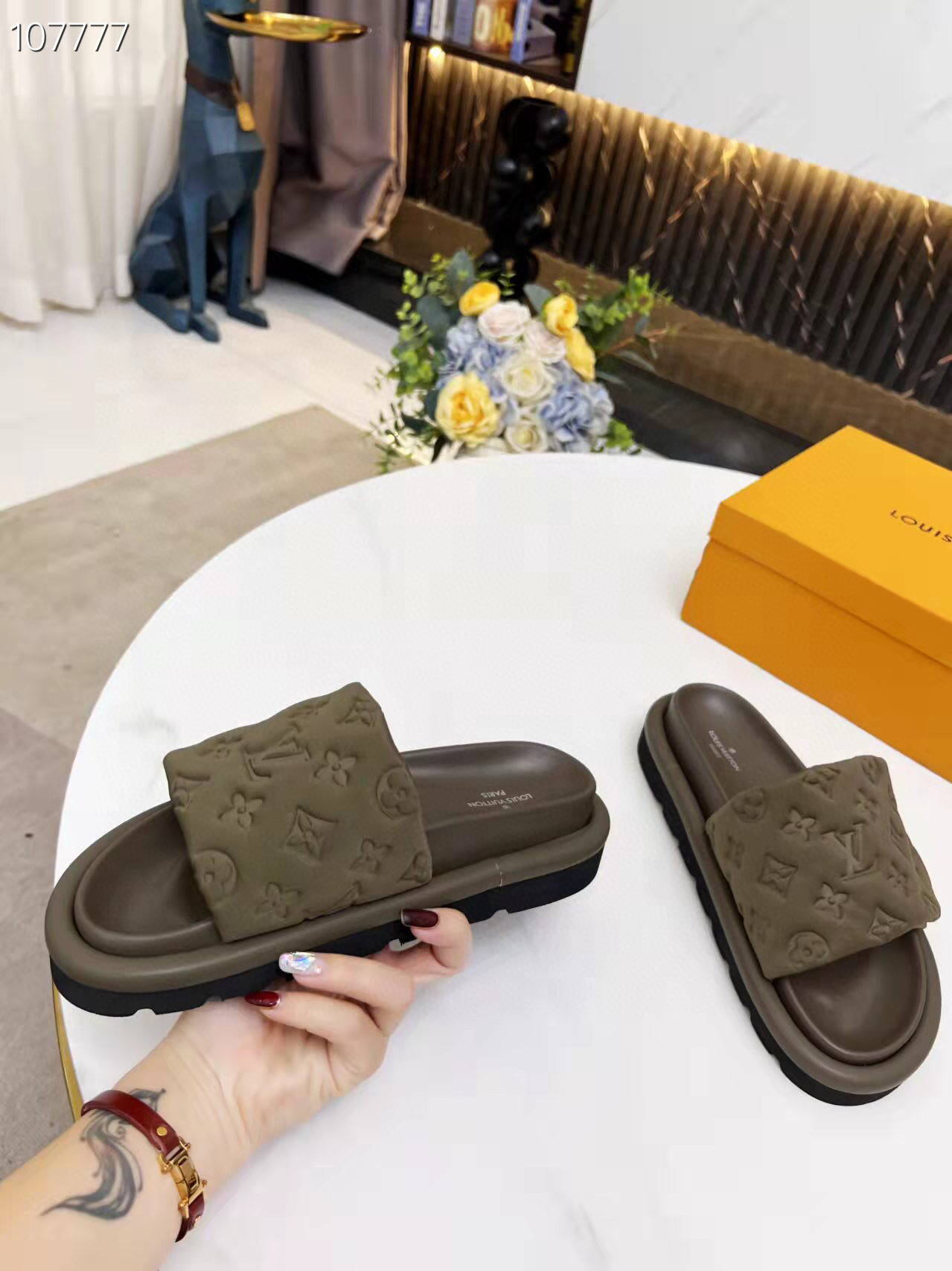 LV gallery