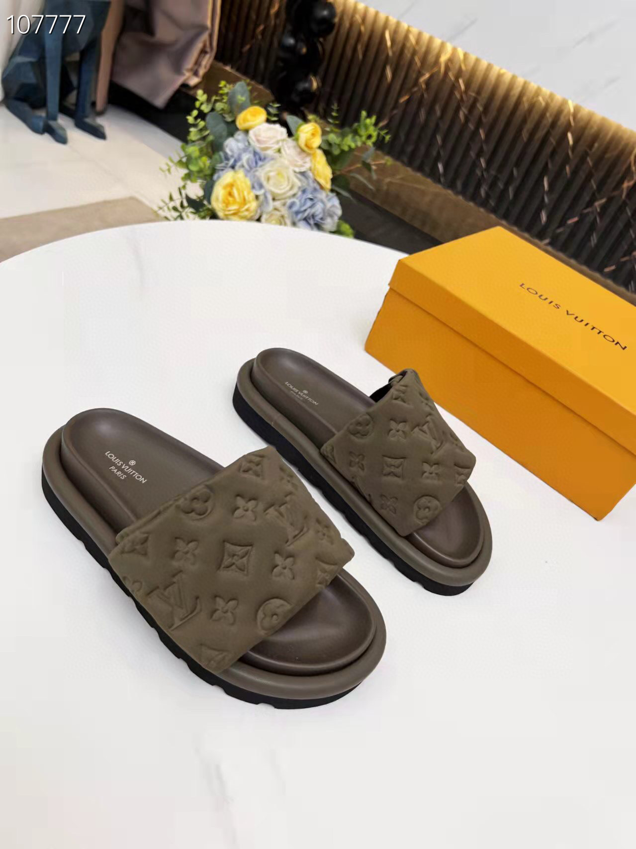 LV gallery